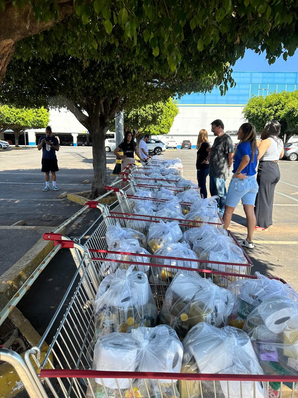 Entrega de apoio para comunidade